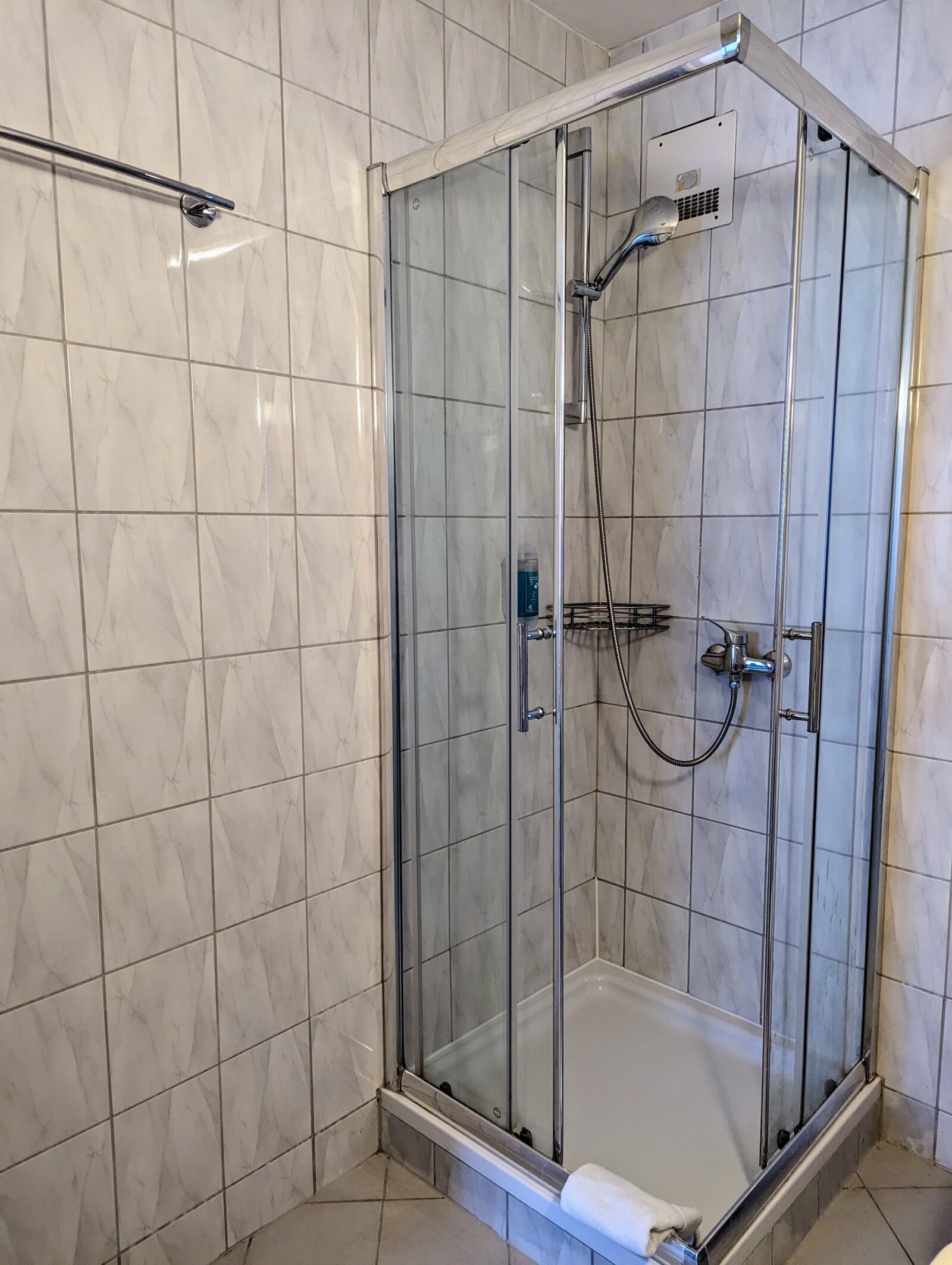 Apartment 225