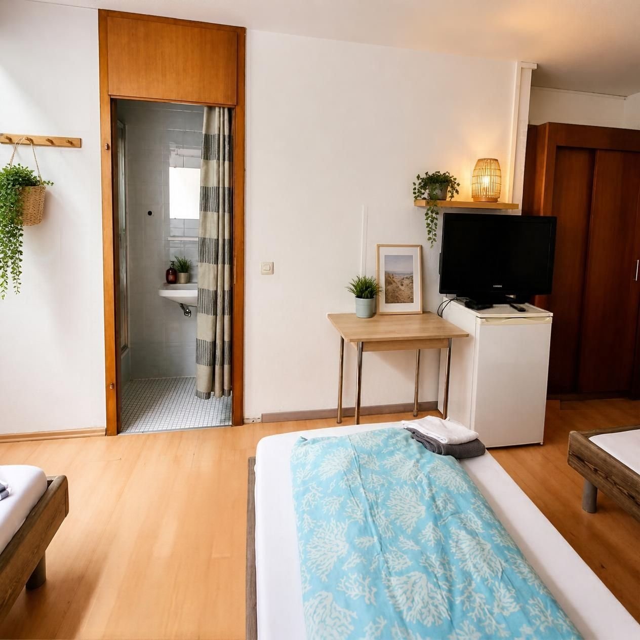 Moderne Neugestaltung der Seite - --T. Moderne Neugestaltung der Seite - --T.