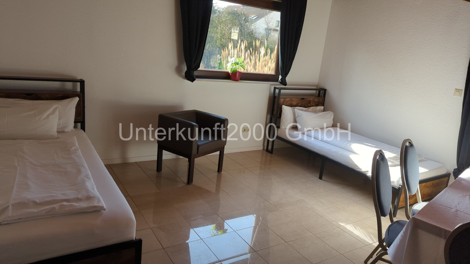 Vollmöbeliertes Haus mit 4x Zimmern