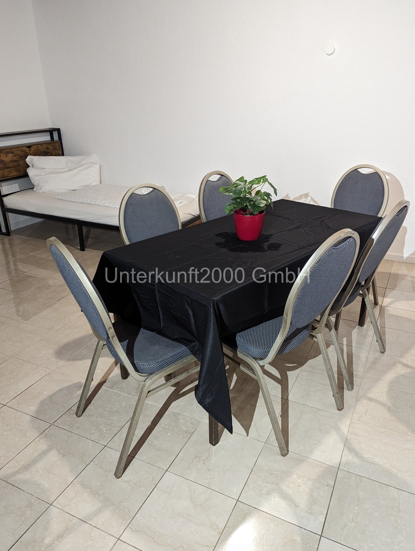 Vollmöbeliertes Haus mit 4x Zimmern