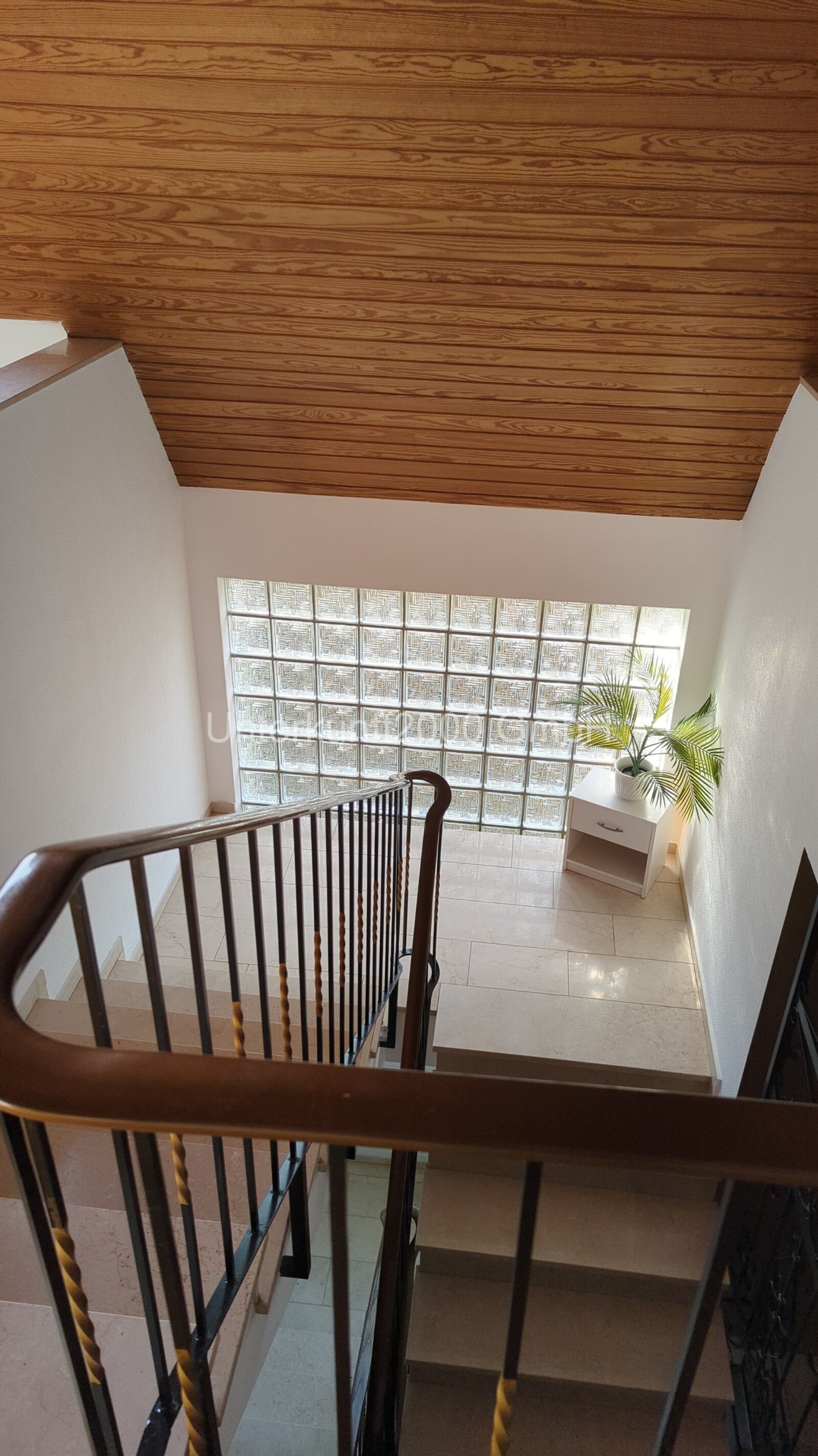 Vollmöbeliertes Haus mit 4x Zimmern