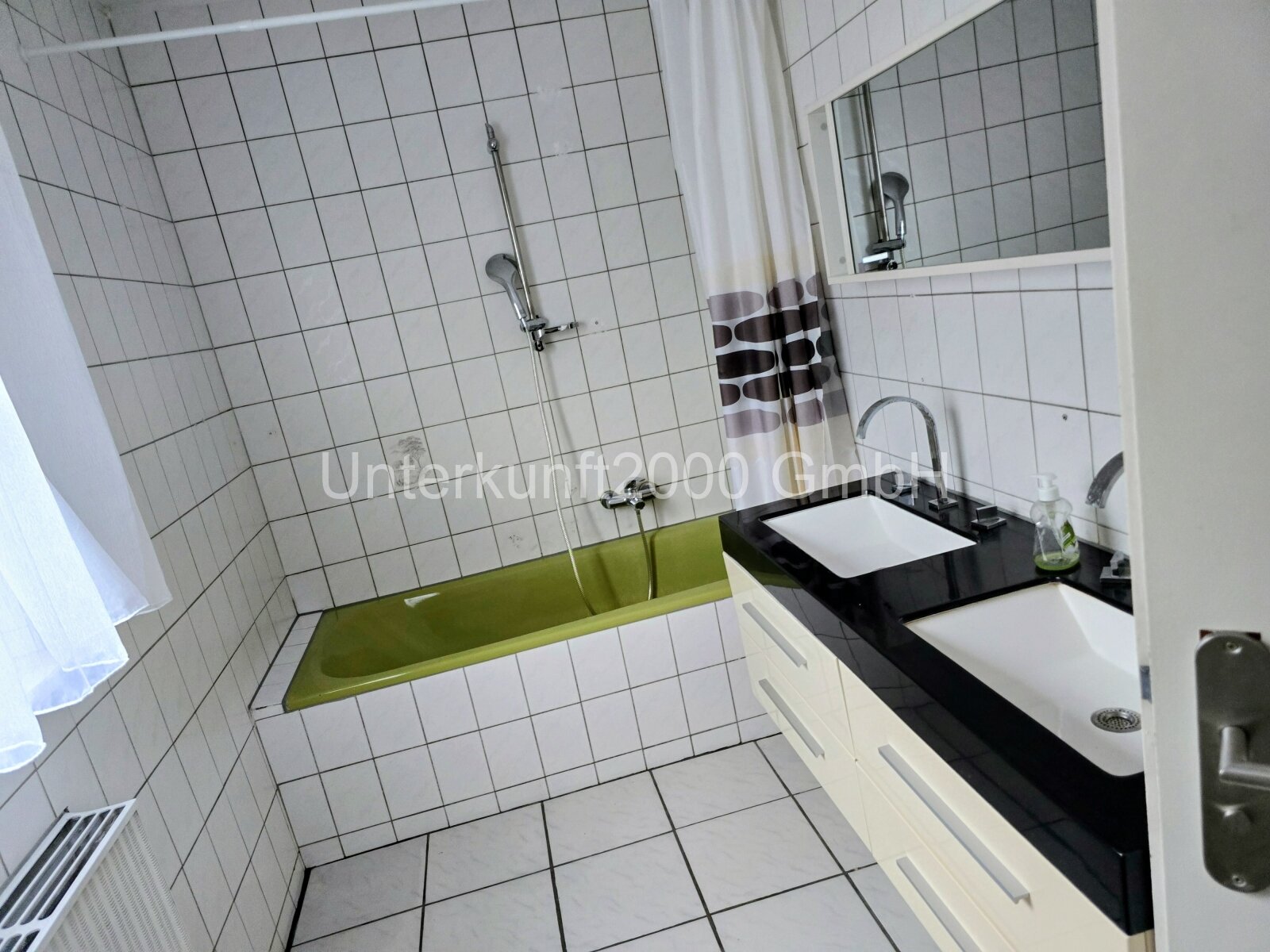 Vollmöbeliertes Haus mit 4x Zimmern