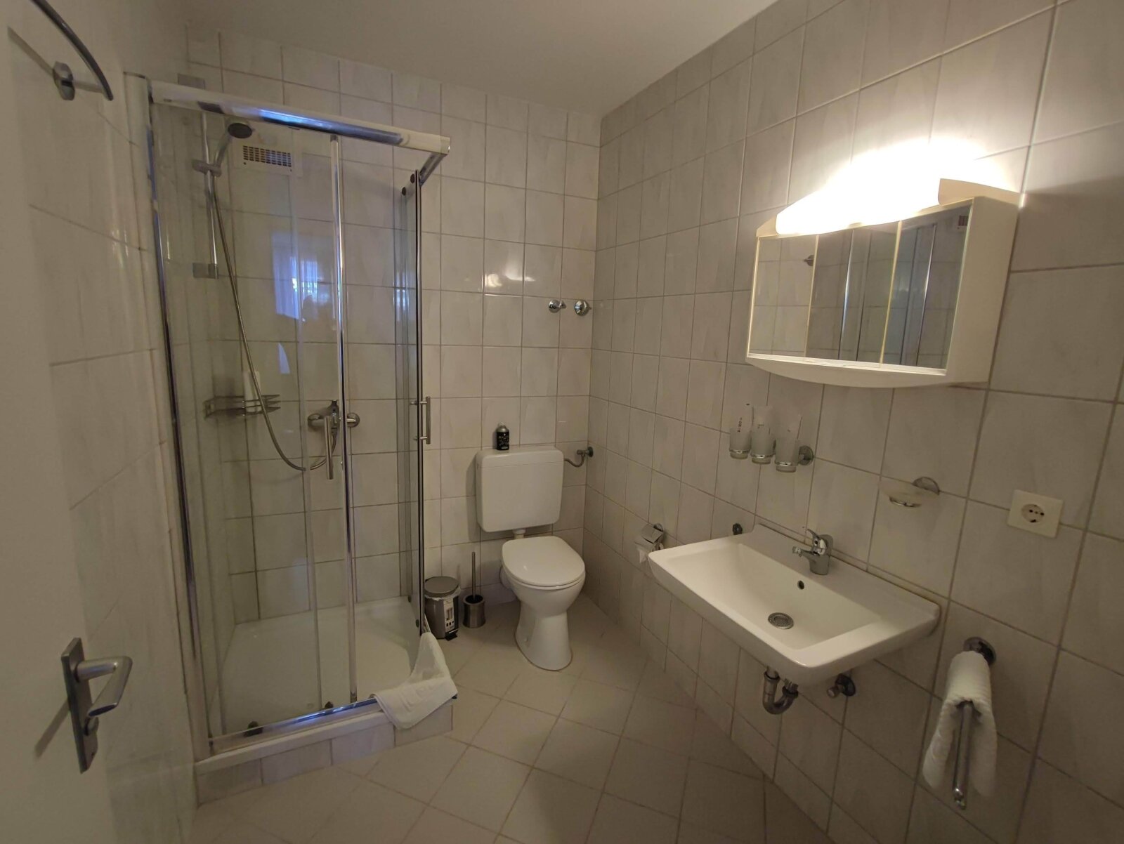 Apartment 225