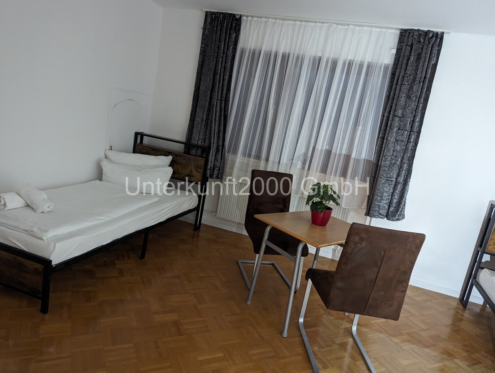 Vollmöbeliertes Haus mit 4x Zimmern